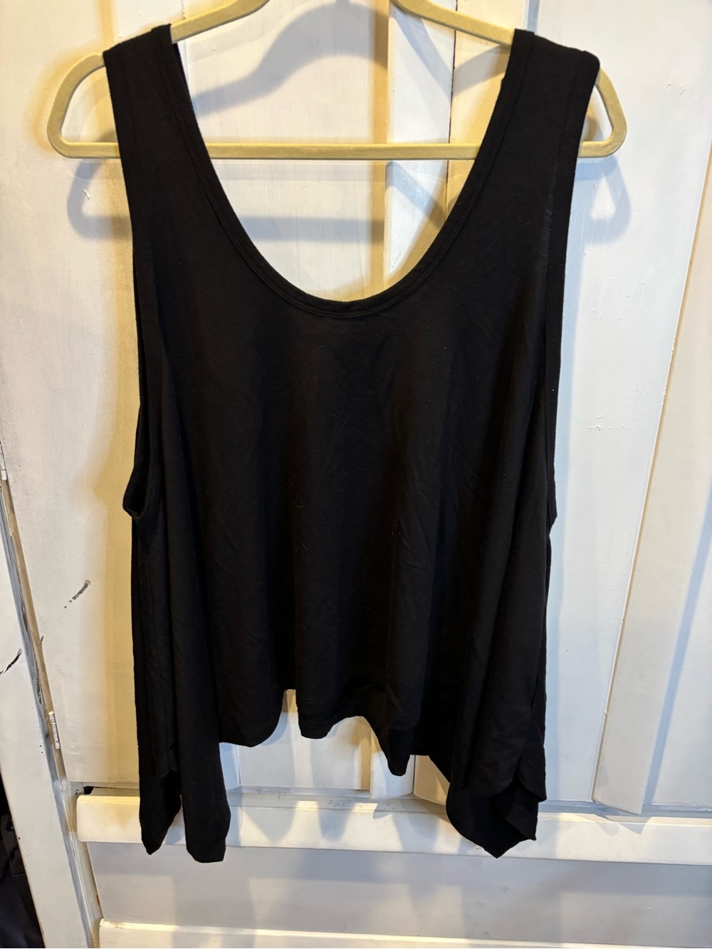 Zenana Outfitters Black Flowing Scoop Neck Tank